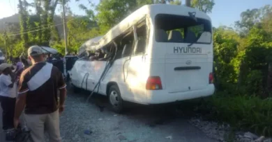 Autobus escolar accidentado en Hato Mayor. Fuente externa