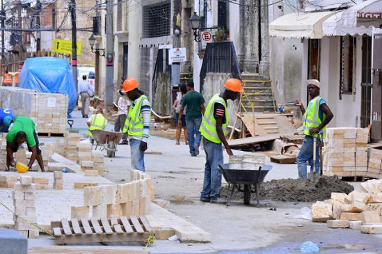 Obreros haitianos en construcciones del estado dominicano