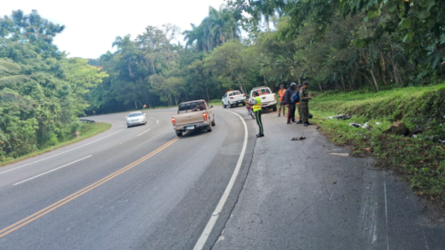 Autoridades-al-asistir-accidente-en-Autovia-del-Nordeste-Foto-Fuente-externa