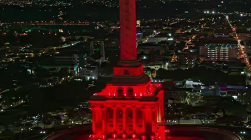 Monumento de Santiago se vistió de rojo para celebrar triunfo del Escogido